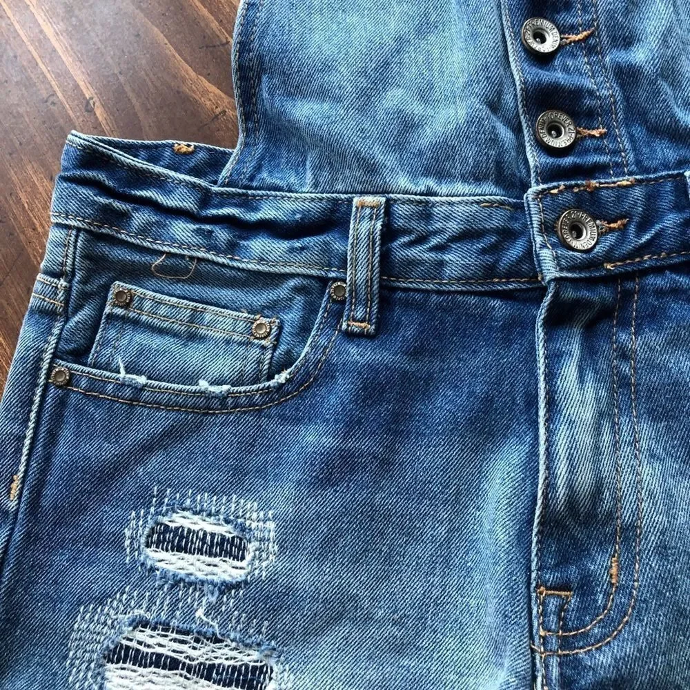 Forever 21 Distressed Size 24 Jean Short Bibs!